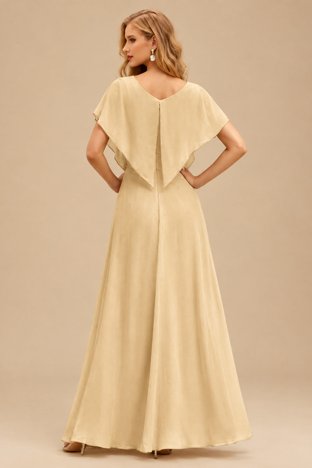 Rutipo Champagne Sheath/Column Sweetheart Short/Mini Tulle Homecoming Dress with Beading Lace