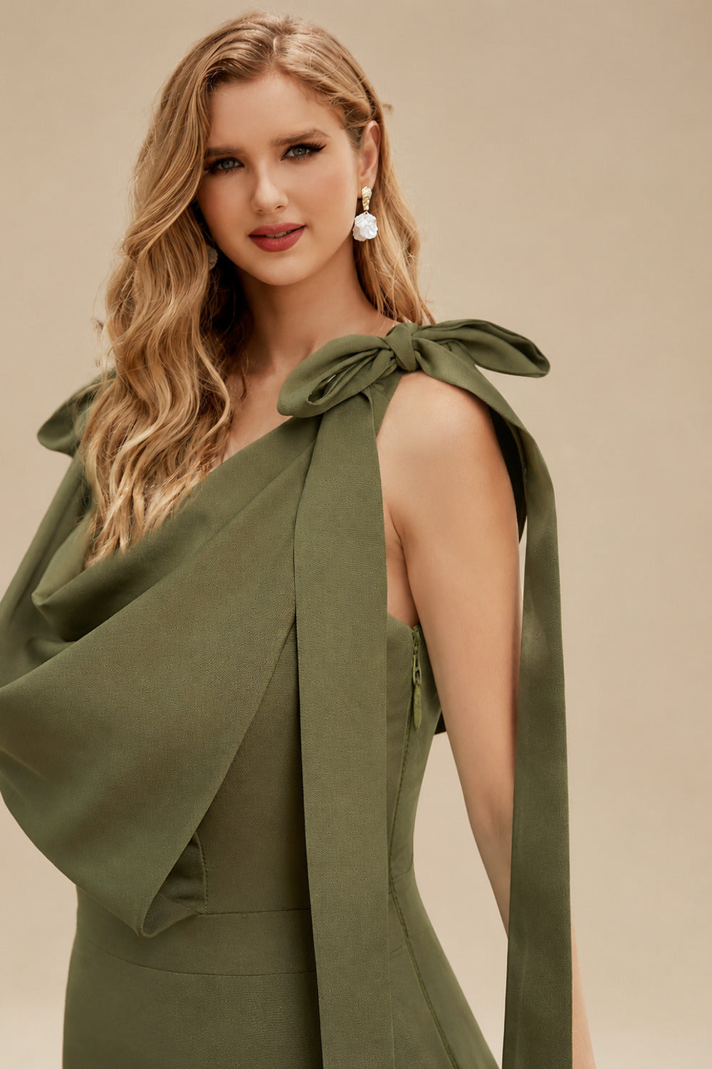 Rutipo Olive Green Cowl Neck Sleeveless Floor-Length Bridesmaid Dresses