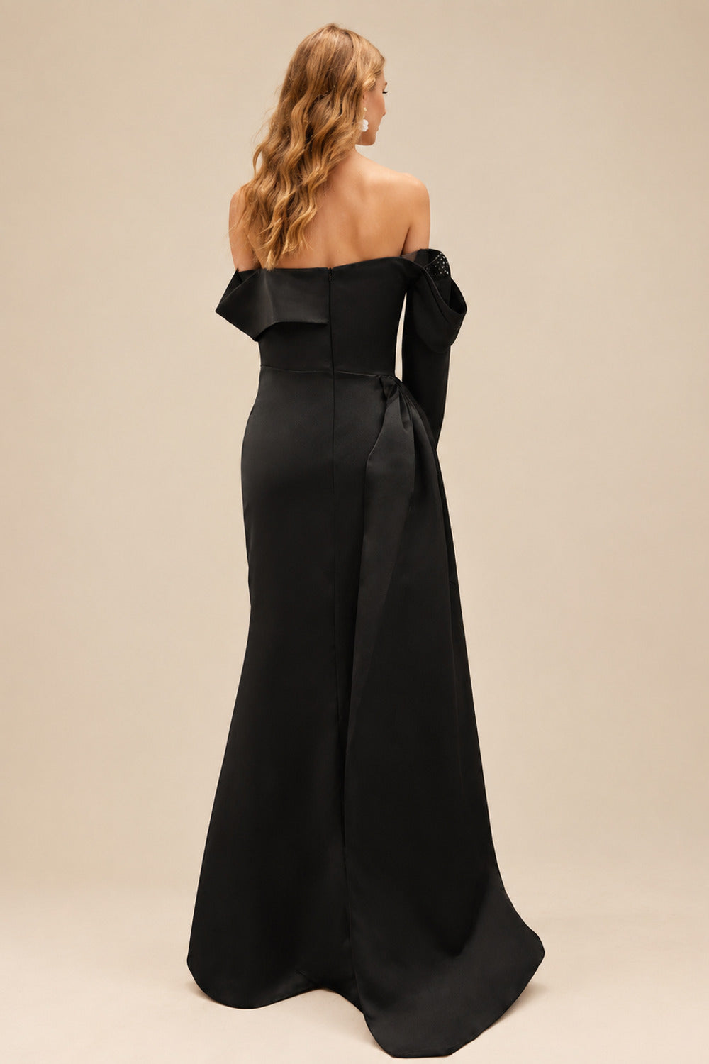 Rutipo Black Sheath/Column Off-The-Shoulder Long Sleeves Sweep Train Satin/Sequined Prom Dresses With Beading/High Split