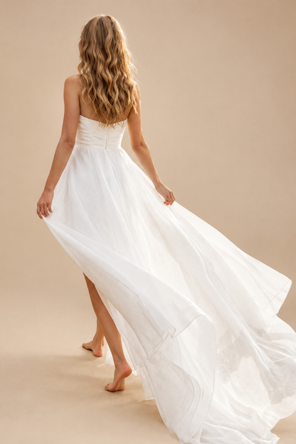 Rutipo White Ball-Gown Sweetheart Sleeveless Chapel Train Organza Wedding Dresses