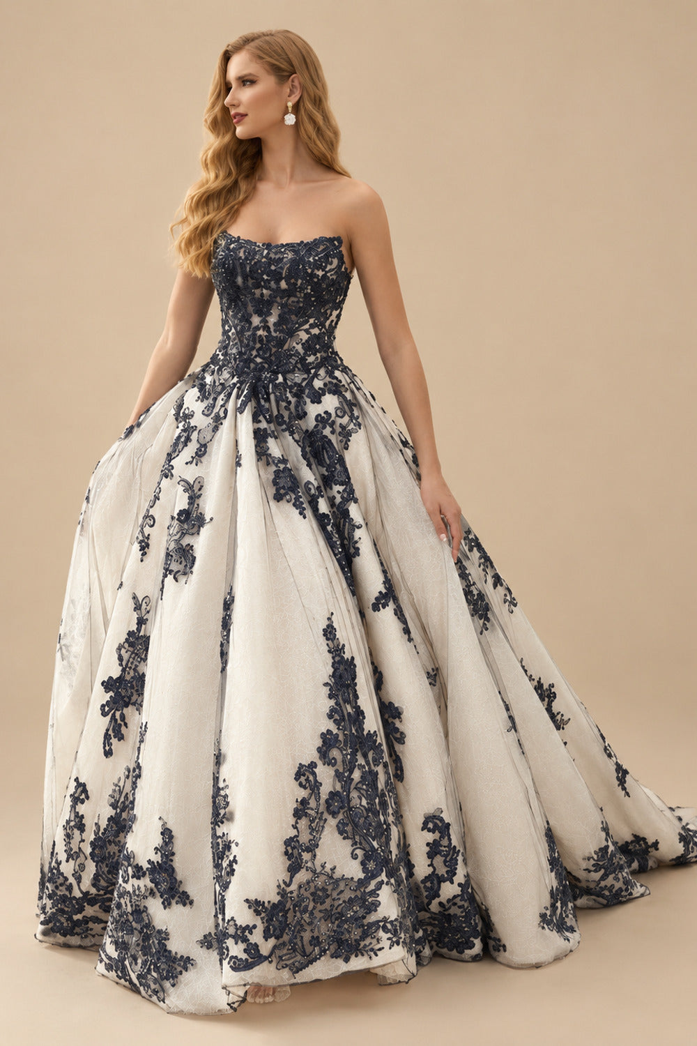 Rutipo Ivory Luxury Ball-Gown Strapless Lace/Tulle Black Wedding Dresses With Appliques Lace