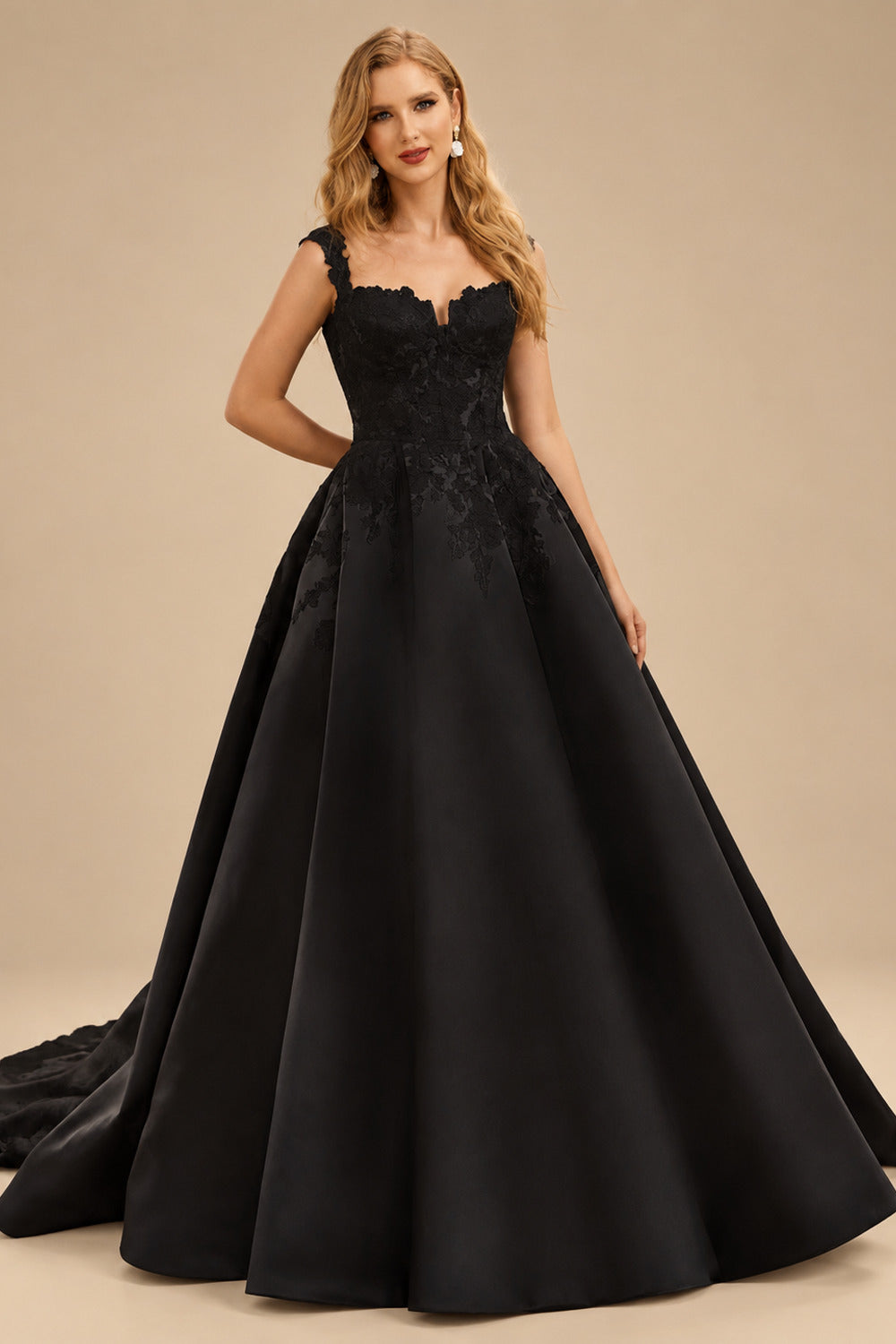Rutipo Black Ball-Gown Sweetheart Sleeveless Court Train Wedding Dresses With Lace