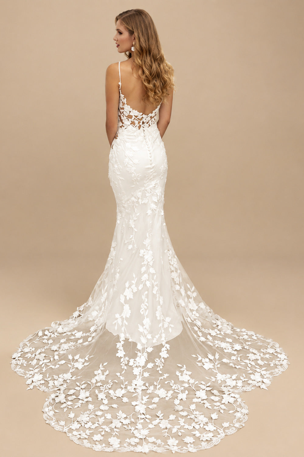 Rutipo Ivory V-Neck Sleeveless Court Train Lace Wedding Dresses