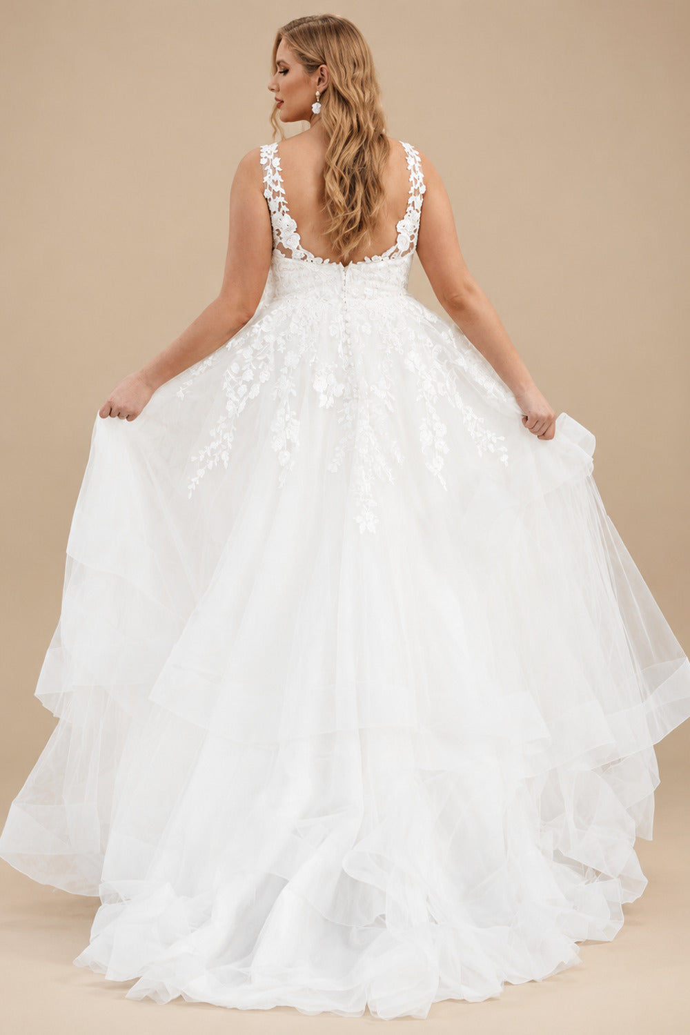 Rutipo White Plus Size A-Line V-Neck Sleeveless Sweep Train Tulle Wedding Dresses With Lace