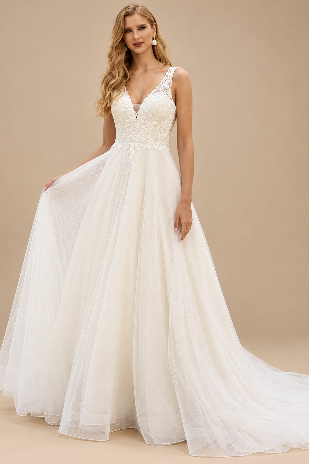 Rutipo Ivory Modest A-Line V-Neck Sleeveless Tulle Wedding Dresses With Appliques Lace