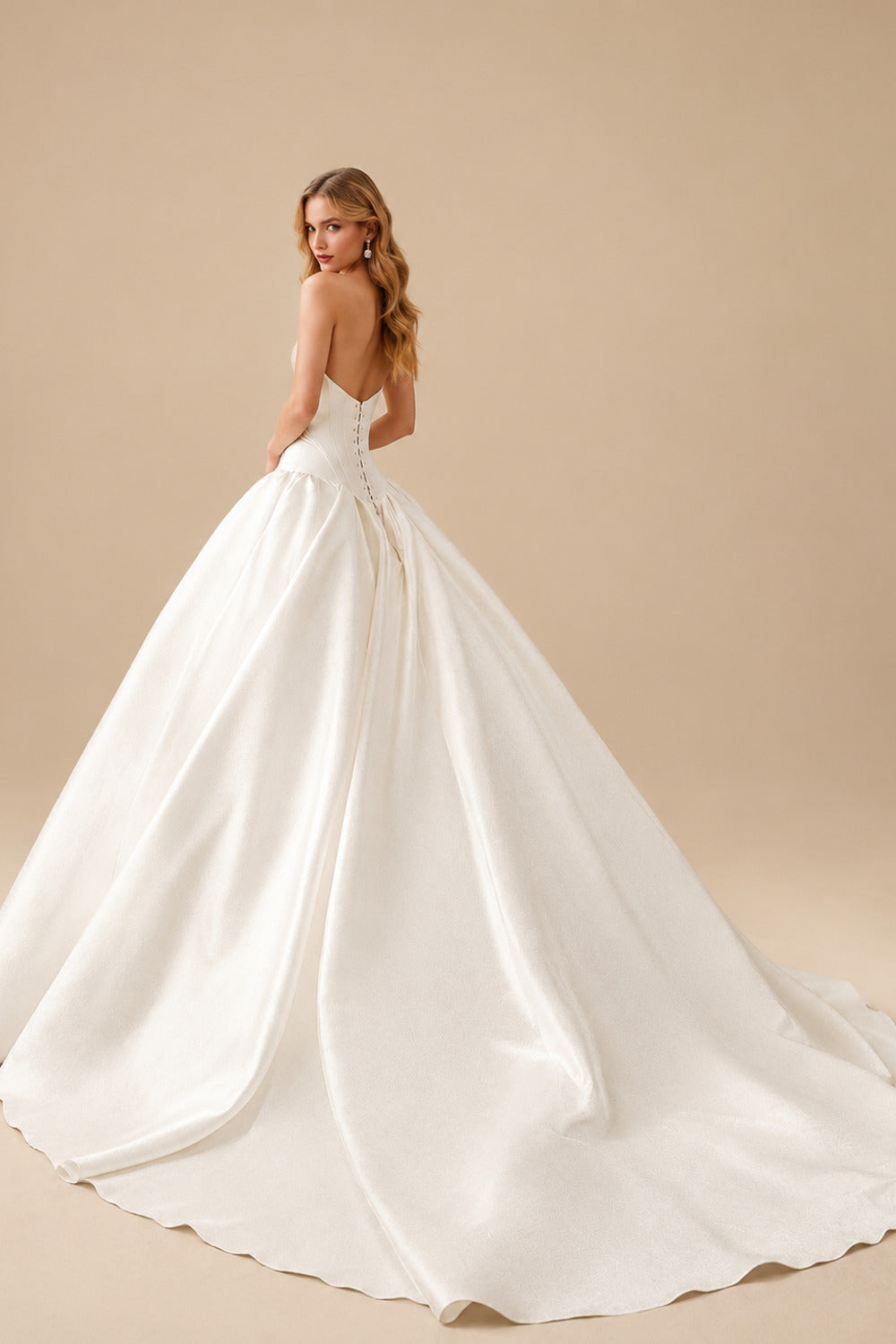Rutipo Ivory Ball-Gown Sweetheart Sleeveless Court Train Wedding Dresses