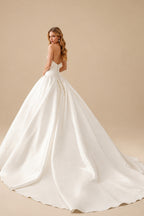 Rutipo Ivory Ball-Gown Sweetheart Sleeveless Court Train Wedding Dresses