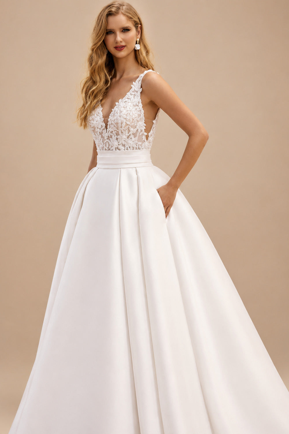 Rutipo As Picture Ball-Gown V-Neck Sleeveless Sweep Train Twill Satin Wedding Dresses With Appliques