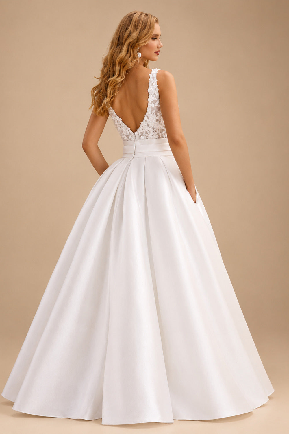 Rutipo As Picture Ball-Gown V-Neck Sleeveless Sweep Train Twill Satin Wedding Dresses With Appliques